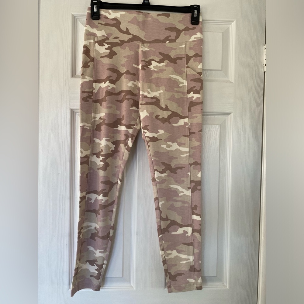 NWT Lou &‎ Grey Pink Camo Leggings Size Medium